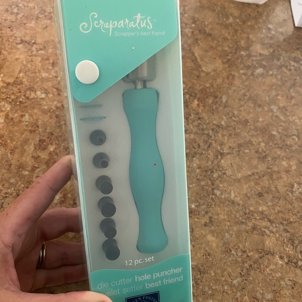 Hole puncher
